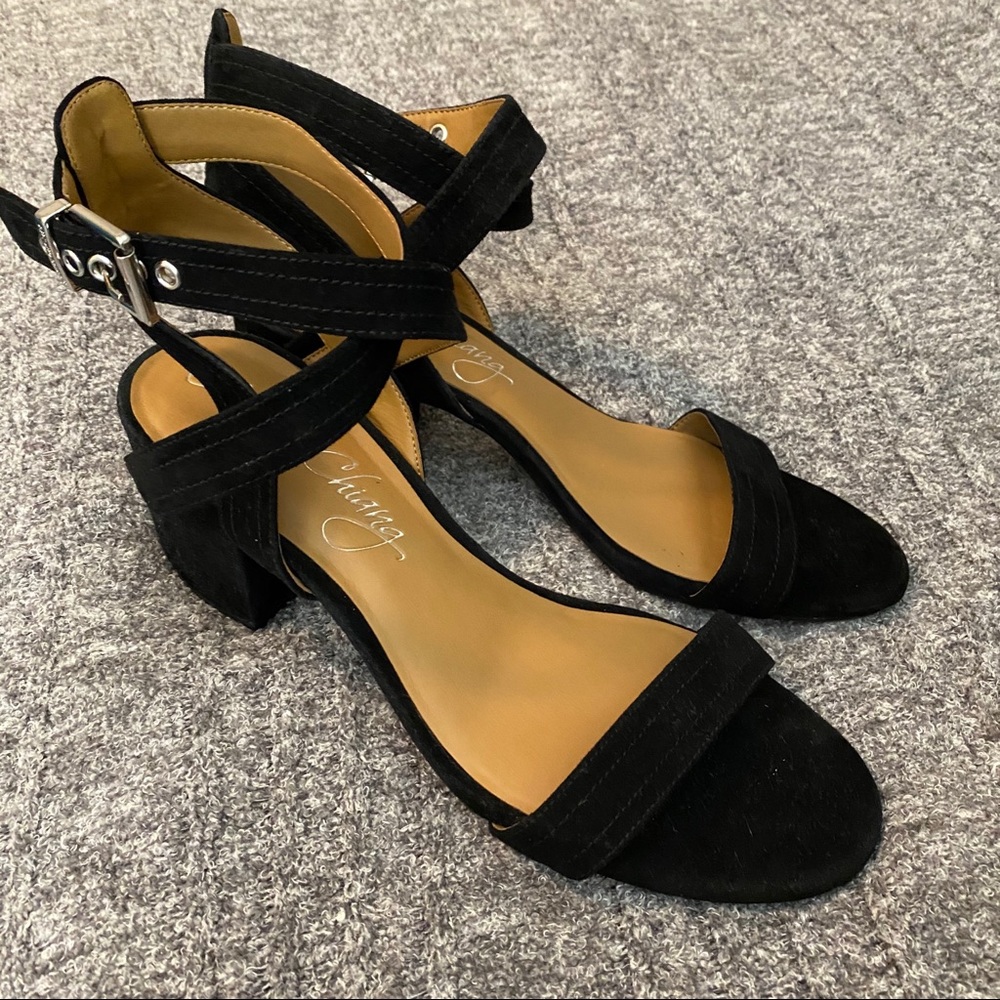 Arturo Chiang black block heel sandals size 10
